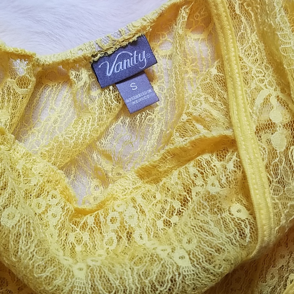 Vanity Lace Tank - Picture 4 of 5